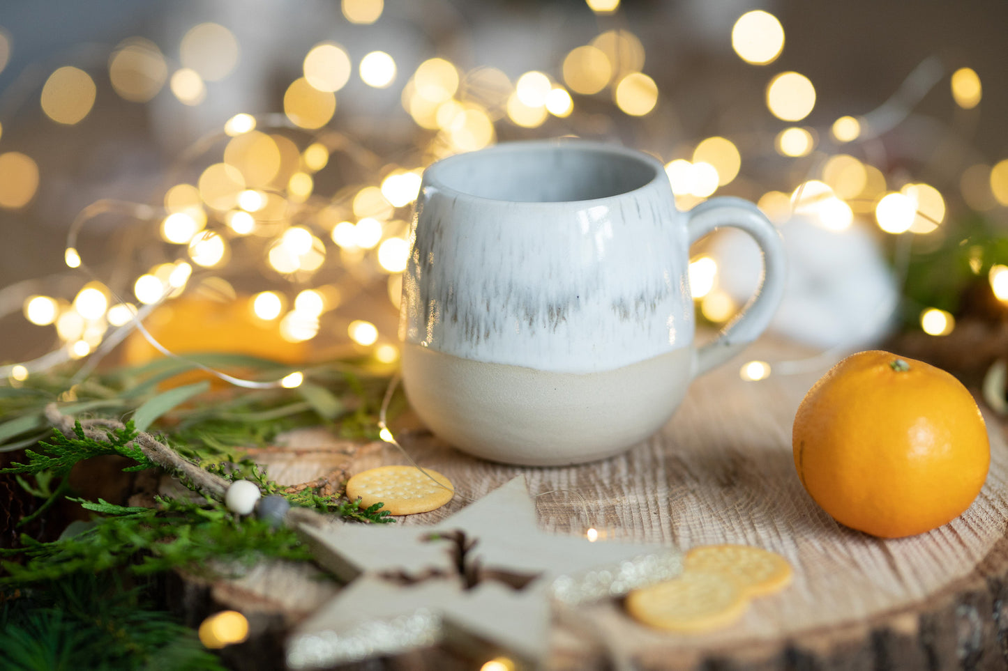 Klassische cremefarbene Tassen und Zuckerdose als Geschenk (zwei Tassen 300 ml, Zuckerdose 500 ml)