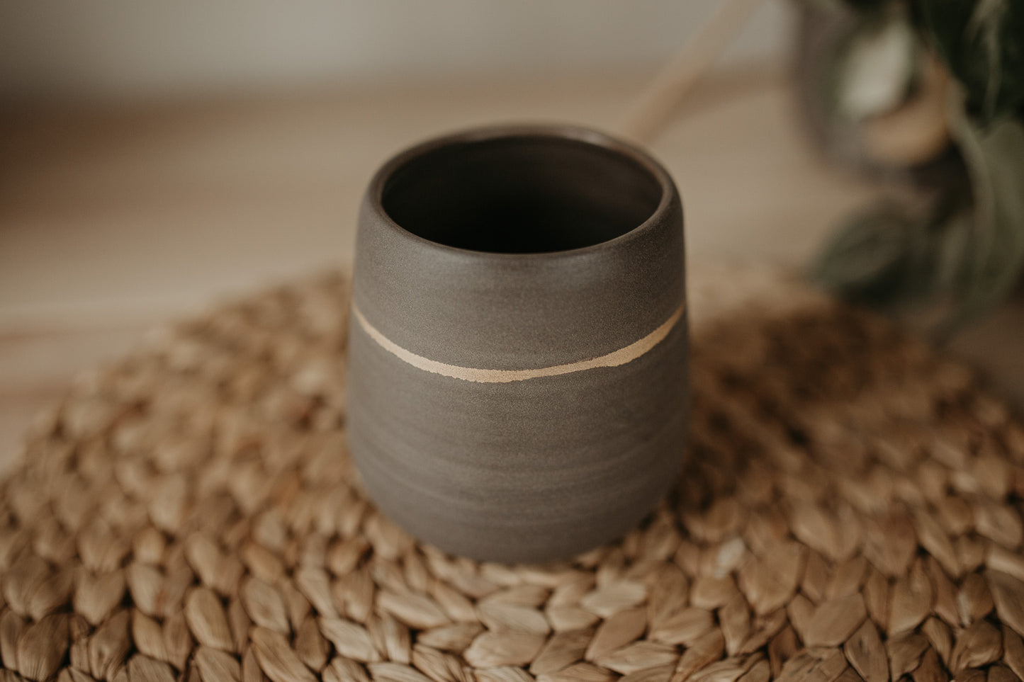 Ceramic Utensil Holder - Modern Minimalist Style
