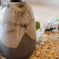 Handgemaakte grijze steengoed keramische vaas - grijs met gespikkeld glazuur
