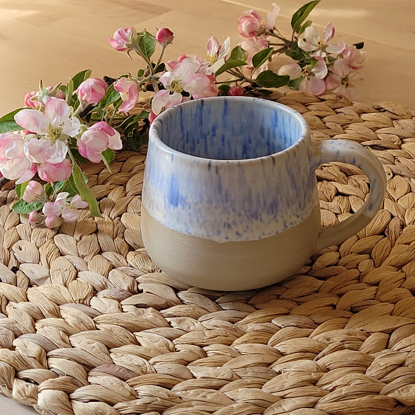 White tea mug with blue speckled glaze (250 ml)