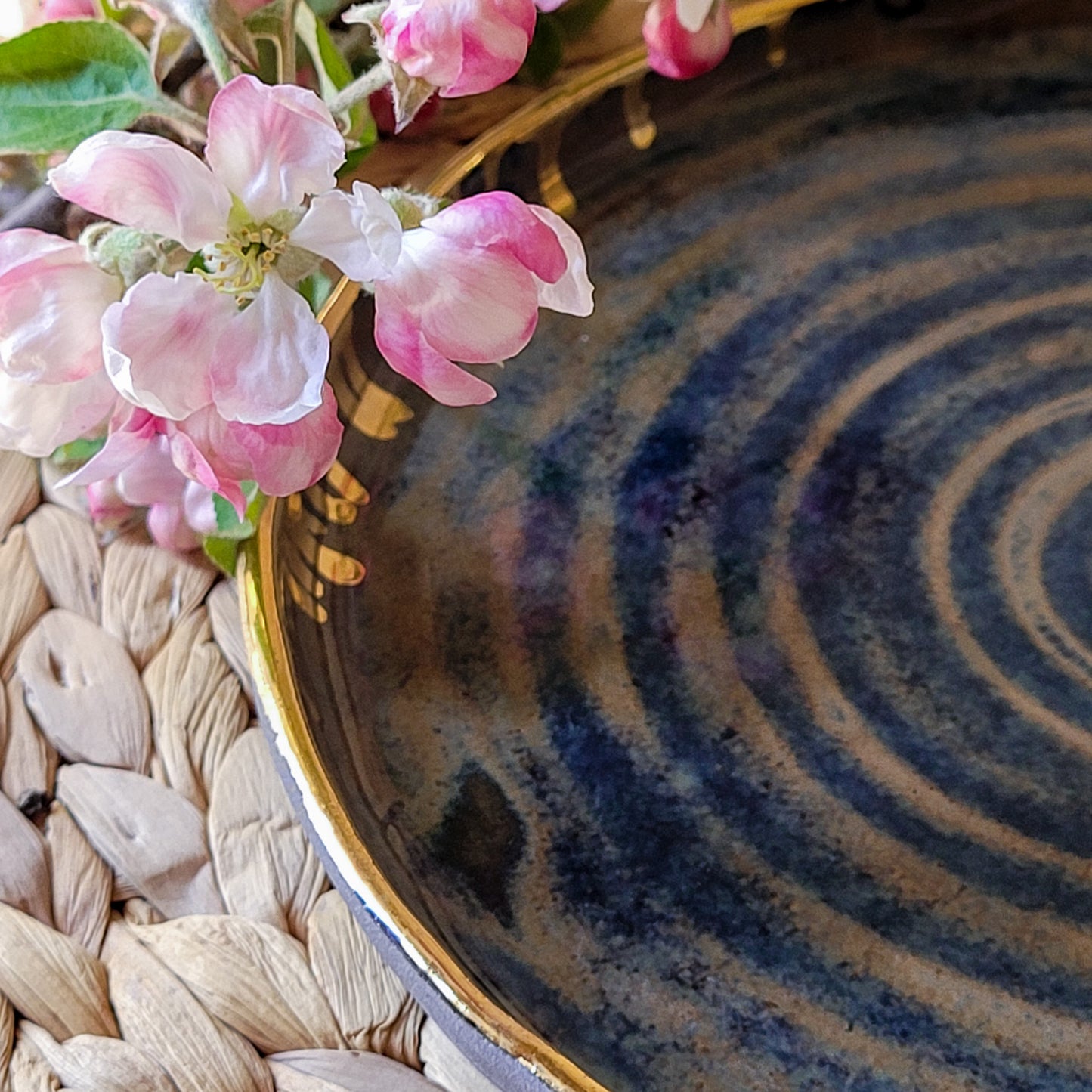 Large serving plate "Dark blue with gold" 24 cm