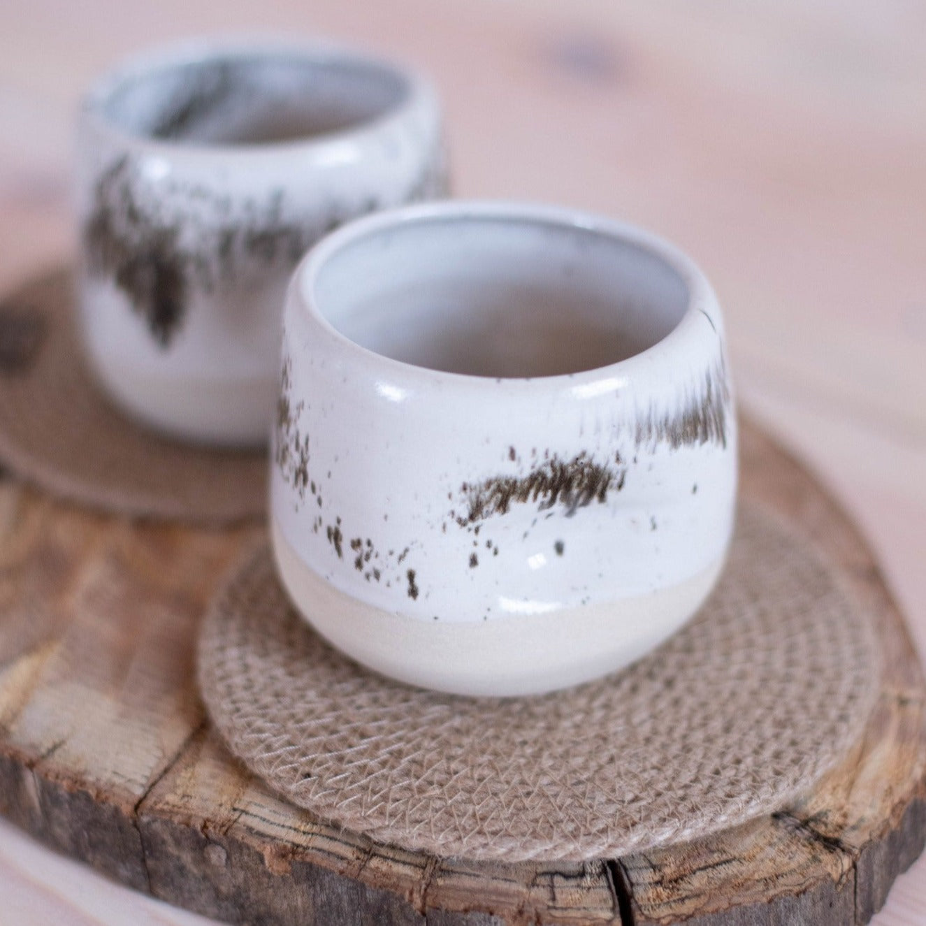 Ergonomischer 200-ml-Keramikbecher für Espresso und Cortado.