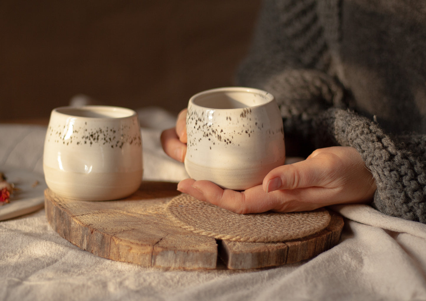 Håndlavet espressokop i keramik med unikt tommelfingeraftryk