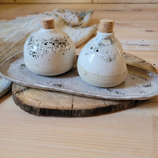 Imperfect salt and pepper set with serving plate