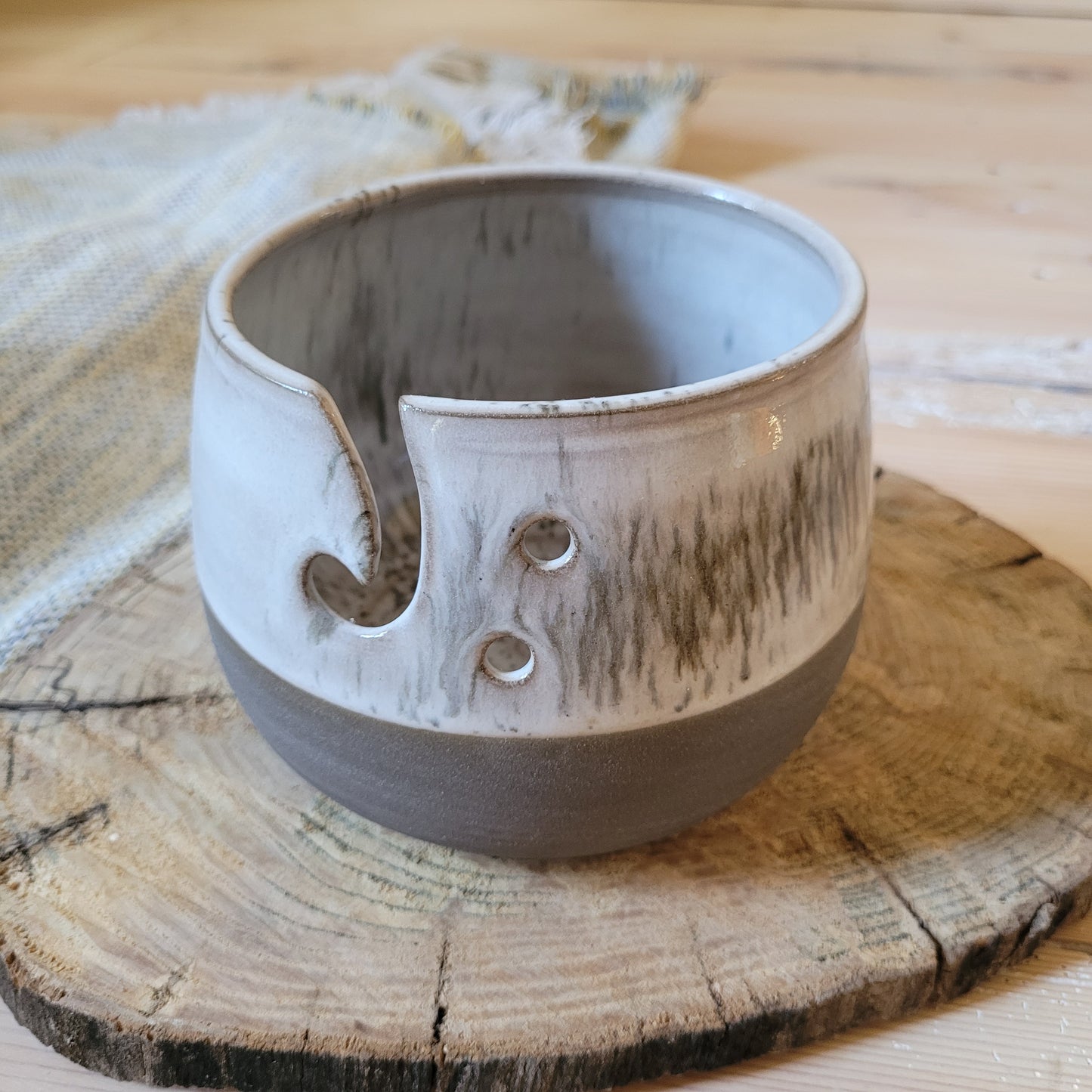 Yarn bowl with uneven rim