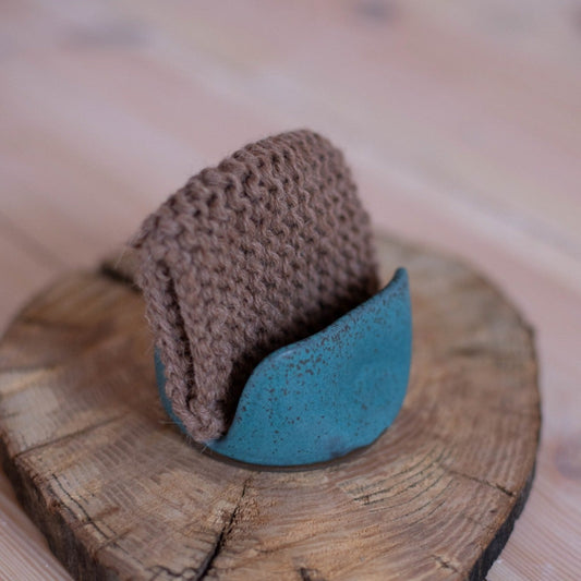 Handgefertigter Schwammhalter aus Keramik – graues Steinzeug mit blau gesprenkelter Glasur – Küchendekoration