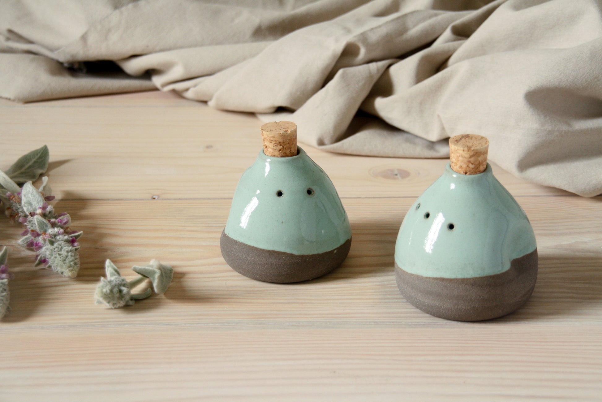 Pottery salt and pepper caddy