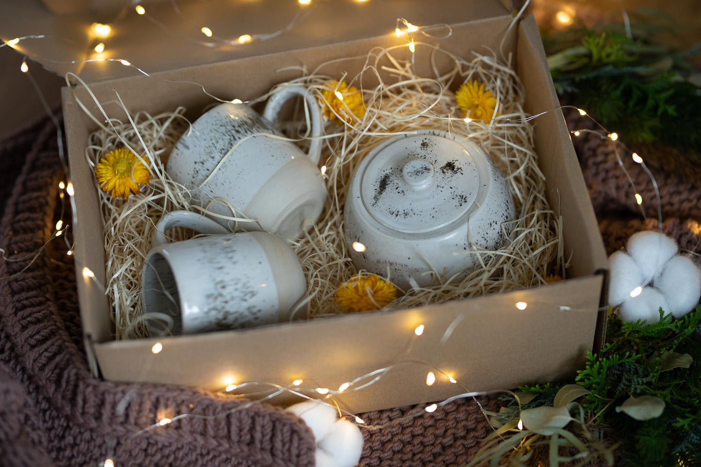 Classic cream mugs and sugar pot - gift set (500 ml mugs, 500 ml sugar pot)